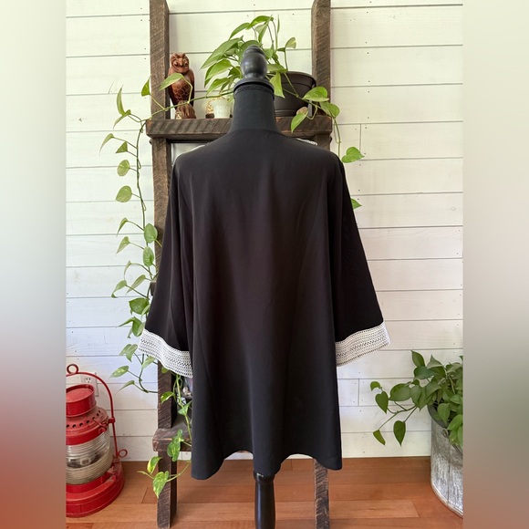 Black Tunic Shirt with White Lace Trim Detail - Picture 11 of 17